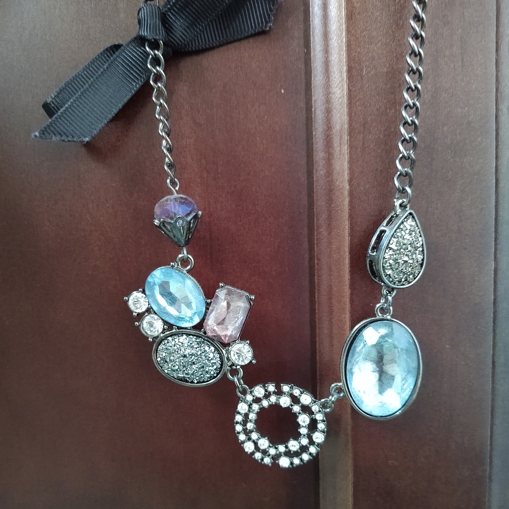 Necklace and earrings set